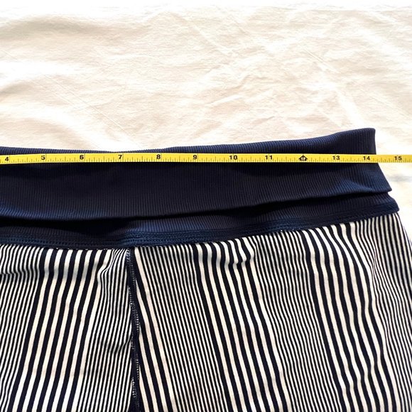Lululemon Wide Leg Capris Navy Blue and White, Size 8 - Picture 5 of 9